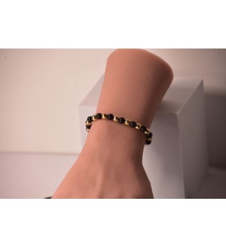 Bracelet en perles noires et dorées , chic et élégant