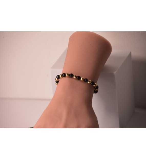 Chic en Noir et Doré