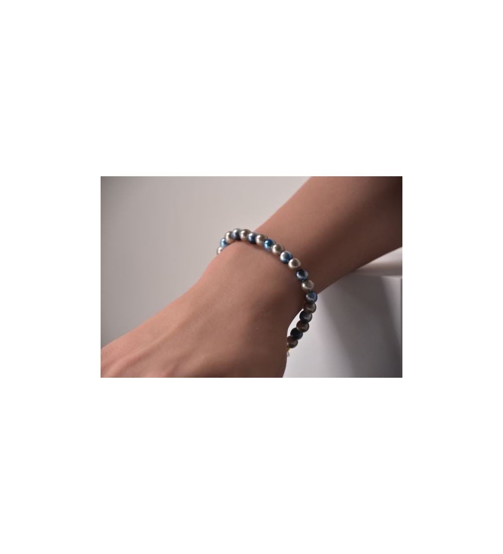 Bracelet en perles bleutées et blanches élégant et chic
