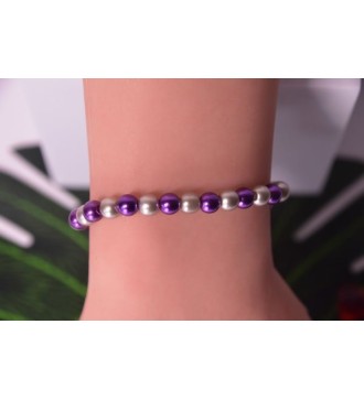 Bracelet en perles argentées et violettes élégant et chic