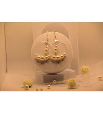 Boucles d'oreilles créoles argent , perles blanches élégantes