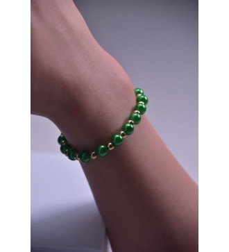 Bracelet en perles émeraude et dorées , chic et élégant