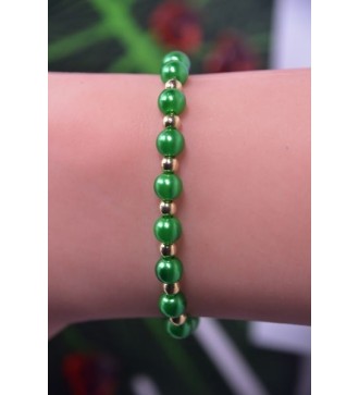 Bracelet en perles émeraude et dorées , chic et élégant