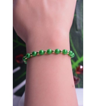 Bracelet en perles émeraude et dorées , chic et élégant
