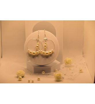 Boucles d'oreilles créoles argent , perles blanches élégantes