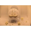 Cocon de Lumière – Boucles d’oreilles créoles argentées avec perles blanches et pendentif chic Cocon de Lumière – Boucles d’oreilles créoles argentées avec perles blanches et pendentif chic