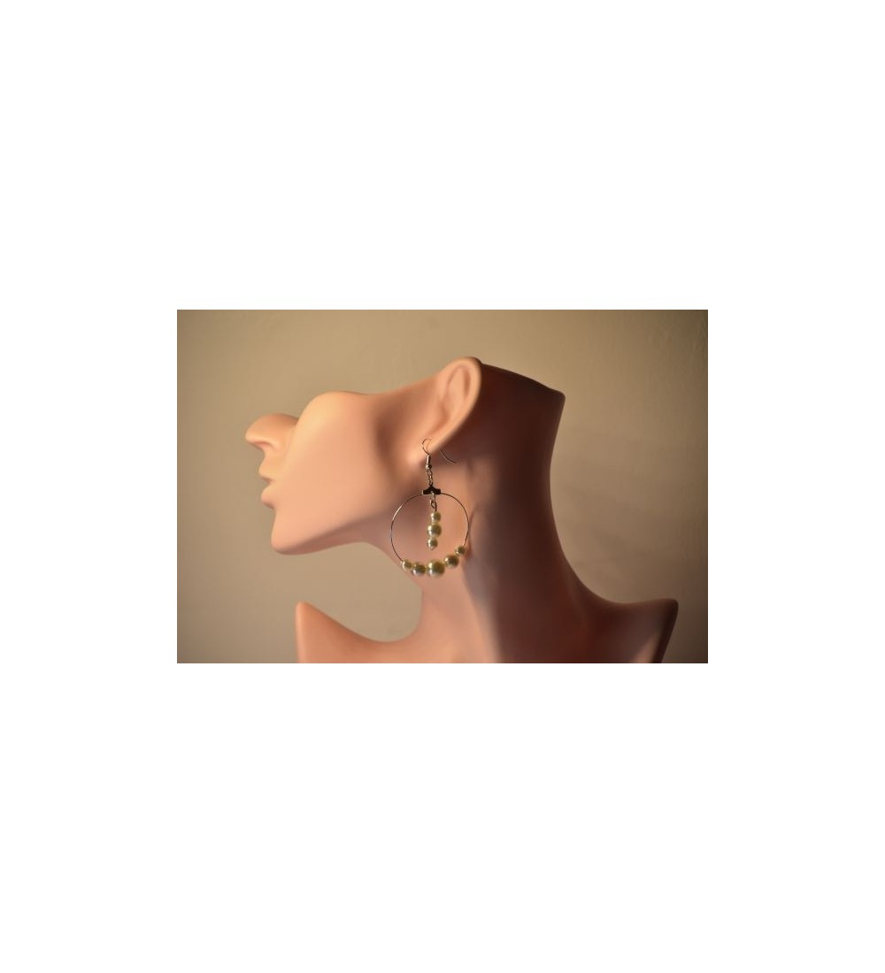 Boucles d'oreilles créoles argent , perles blanches élégantes