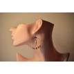 Cocon de Lumière – Boucles d’oreilles créoles argentées avec perles blanches et pendentif chic Cocon de Lumière – Boucles d’oreilles créoles argentées avec perles blanches et pendentif chic