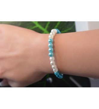 Bracelet e perles blanches et bleues , élégant et confortable