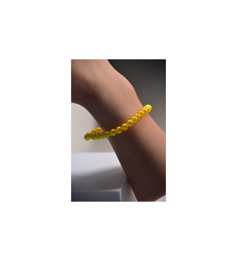 Bracelet en perles jaune soleil , élégant et confortable