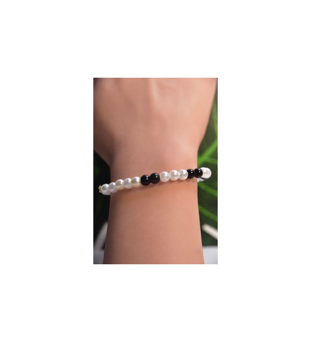 Bracelet en perles noir et blanc , chic et confortable