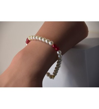 Bracelet en perles blanches et rouges élégant et confortable