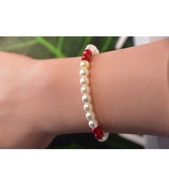 Bracelet en perles blanches et rouges élégant et confortable