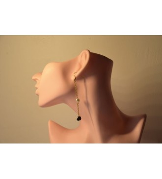 Boucle d'oreilles chaîne or , perle nacrée et cœur doré