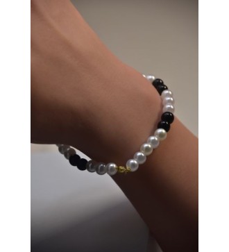 Bracelet en perles noires et platines élégant et chic