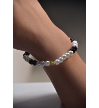 Bracelet en perles noires et platines élégant et chic