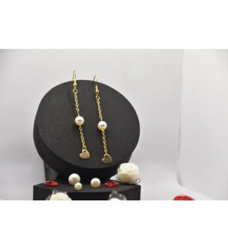 Boucle d'oreilles chaîne or , perle nacrée et cœur doré