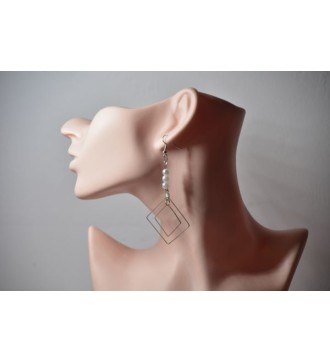 Boucles carrées argent avec perles blanches élégantes