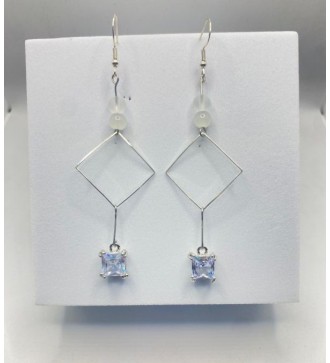 Boucles d'oreilles pendantes losange en acier argent et perles