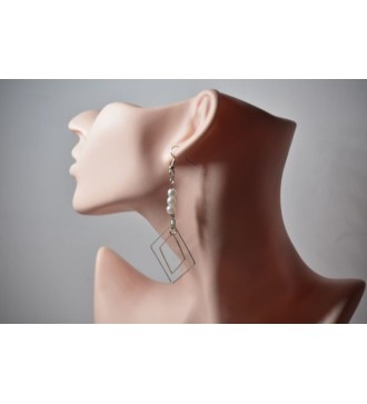 Boucles carrées argent avec perles blanches élégantes