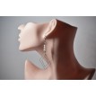 Horizon d'argent – Boucles d’oreilles carrées argentées avec perles blanches élégantes Horizon d'argent – Boucles d’oreilles carrées argentées avec perles blanches élégantes