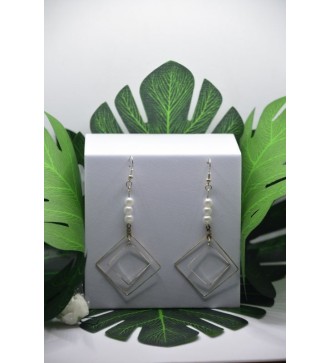 Boucles carrées argent avec perles blanches élégantes
