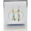 Chant Bleu – Créoles en acier inoxydable plaqué or 24K avec perle bleue et pendentif feuille 