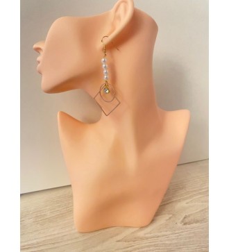 Boucles d'oreilles pendantes en or et perles et pierre