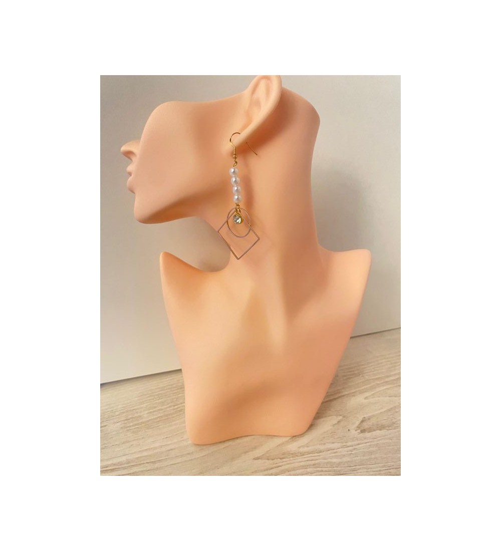Boucles d'oreilles pendantes en or et perles et pierre