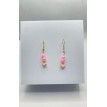 Amour Pâle – Boucles d’oreilles pendantes avec perles roses et pendentif cœur Amour Pâle – Boucles d’oreilles pendantes avec perles roses et pendentif cœur