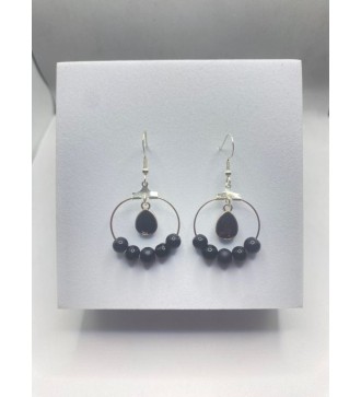 Boucles d'oreilles créoles argentées avec pierre noires