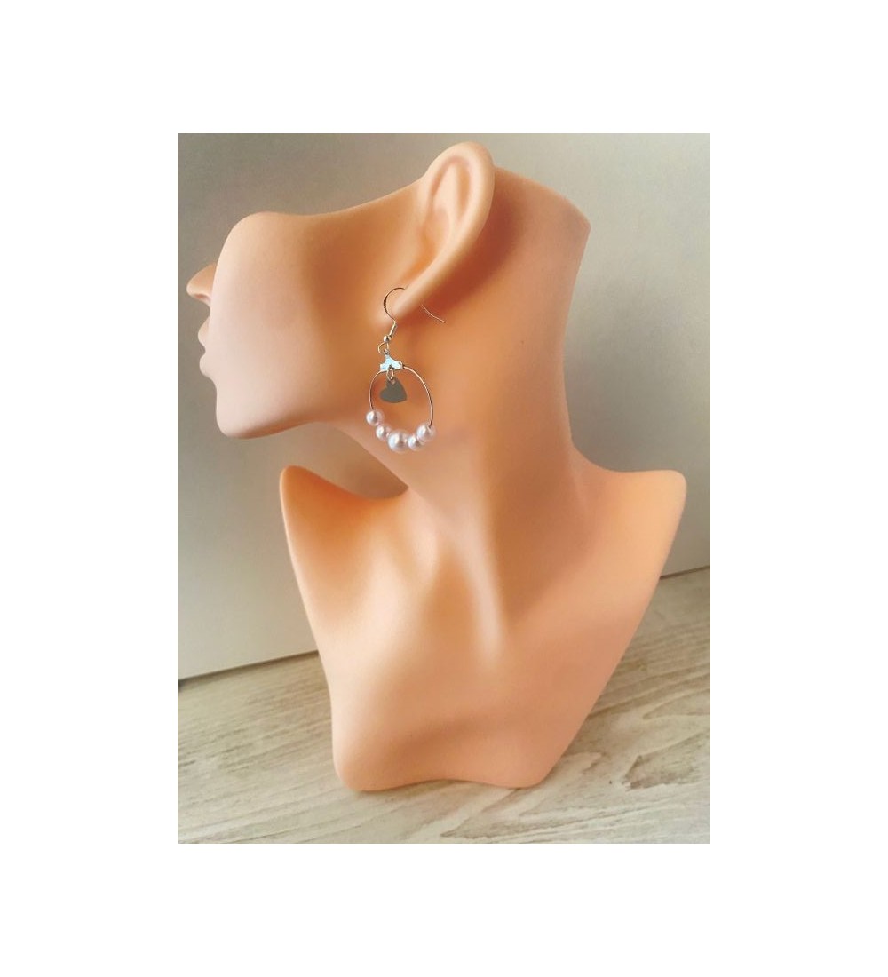 Boucles d'oreilles créoles argentées avec perles rose pâle
