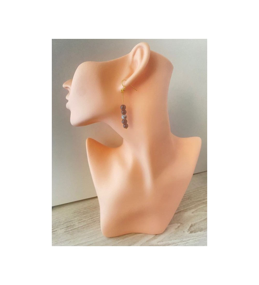 Boucles d'oreilles pendantes or avec perles noires et blanches