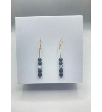 Boucles d'oreilles pendantes or avec perles noires et blanches