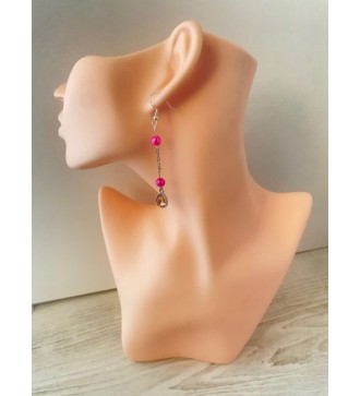 Boucles d'oreilles pendantes or avec perles rose fuchsia