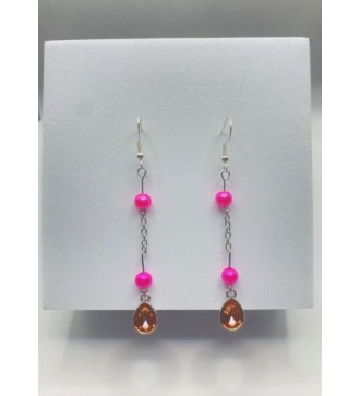 Boucles d'oreilles pendantes or avec perles rose fuchsia