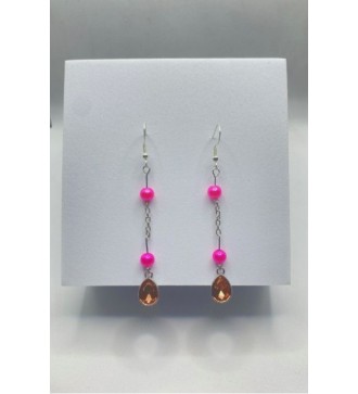 Boucles d'oreilles pendantes or avec perles rose fuchsia