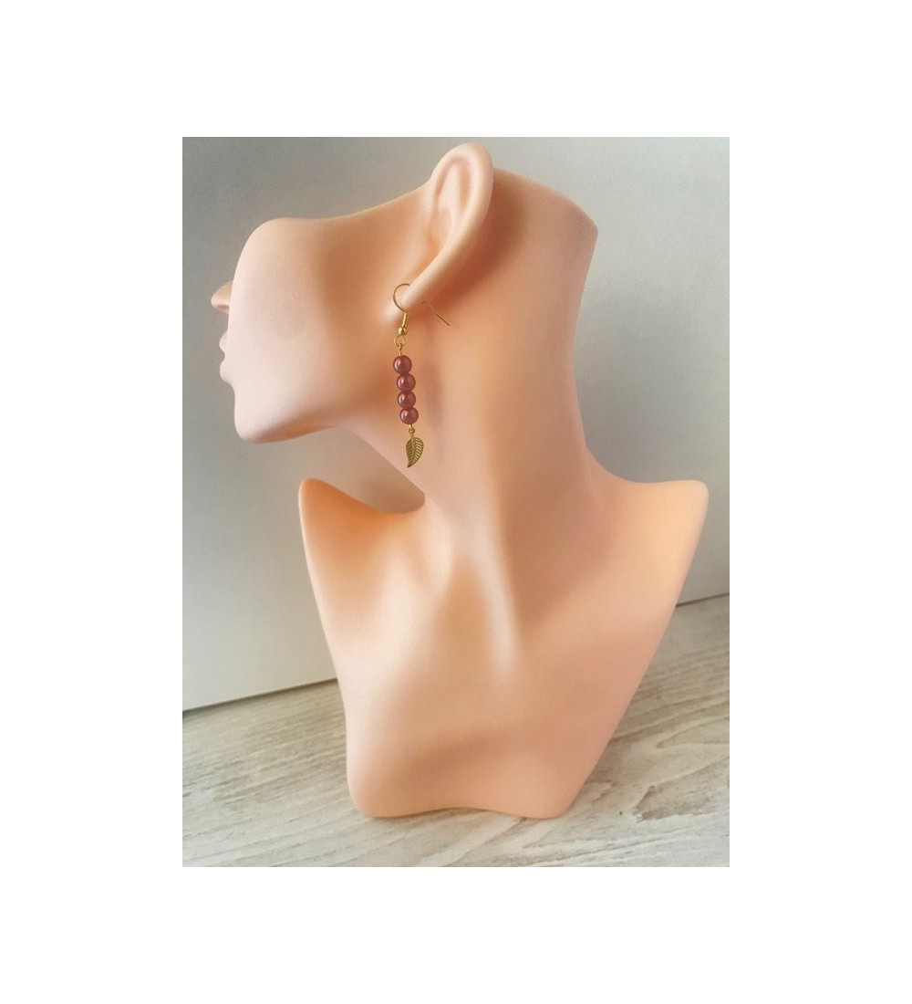 Boucles d'oreilles pendantes or avec perles marron glacé