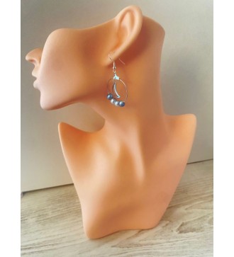 Boucles d'oreilles créoles argentées avec perles bleues