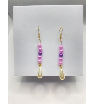 Boucles d'oreilles pendantes dorées avec perles violettes