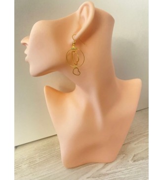 Boucles d'oreilles créoles dorées avec coeur pendu