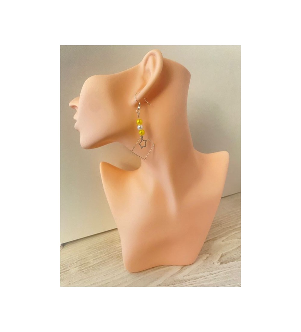 Boucles d'oreilles pendantes argentées avec perles et étoile