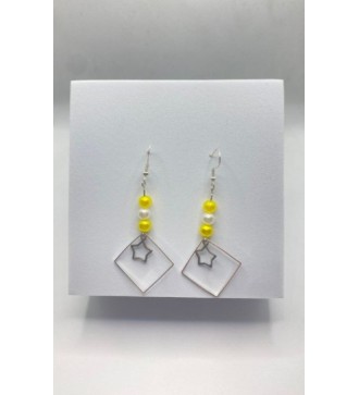 Boucles d'oreilles pendantes argentées avec perles et étoile