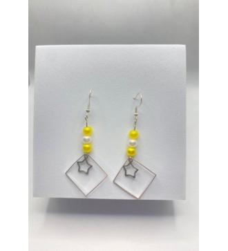 Boucles d'oreilles pendantes argentées avec perles et étoile