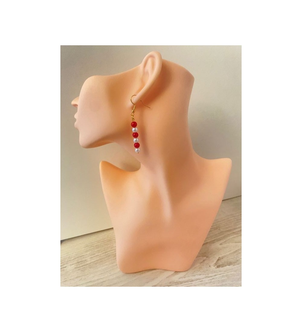Boucles d'oreilles pendantes dorées avec perles rouges et blanches