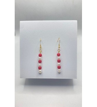 Boucles d'oreilles pendantes dorées avec perles rouges et blanches