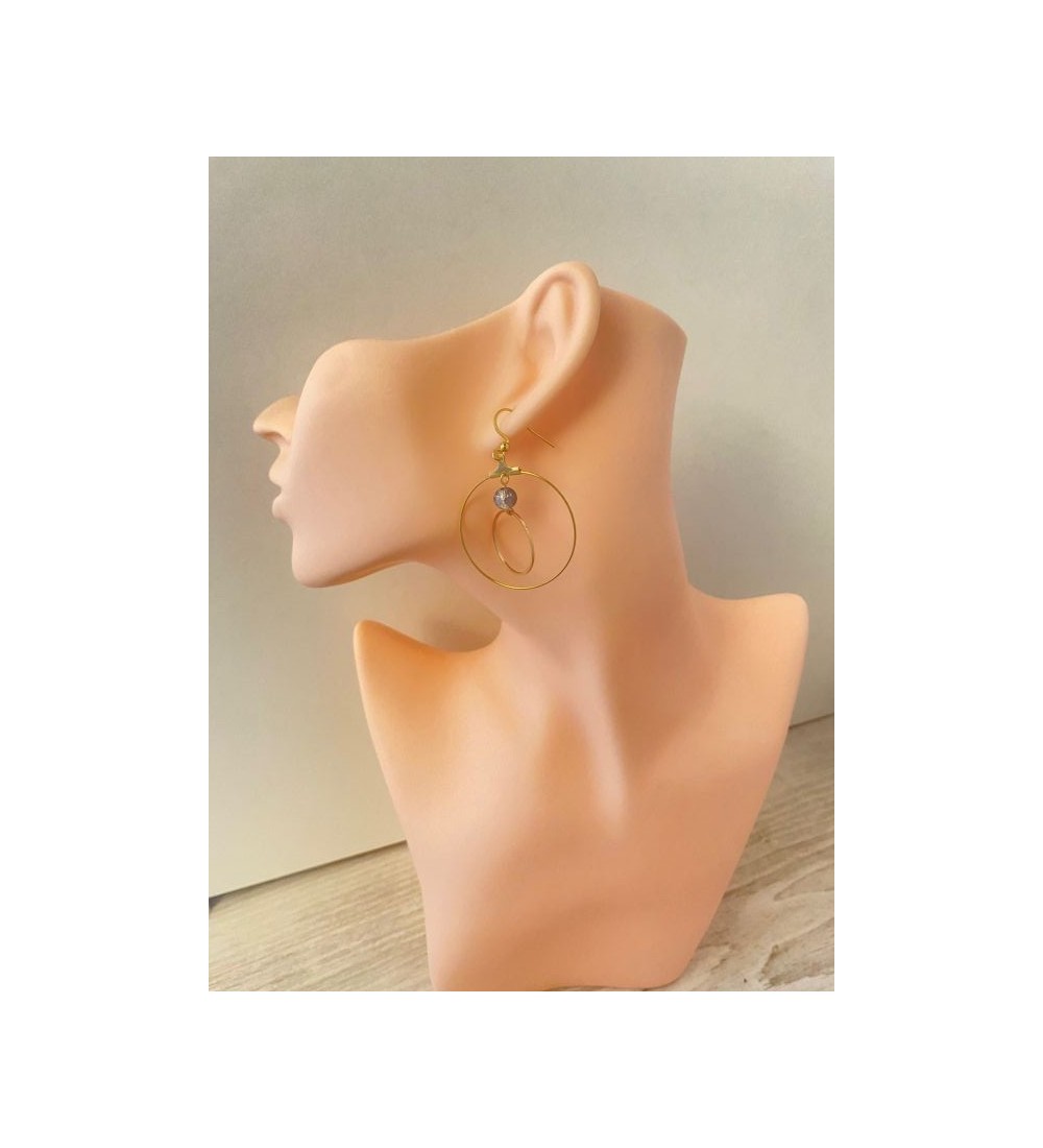 Boucles d'oreilles créoles dorées avec perle noire chic