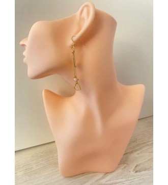 Boucles d'oreilles pendantes dorées avec coeur rose