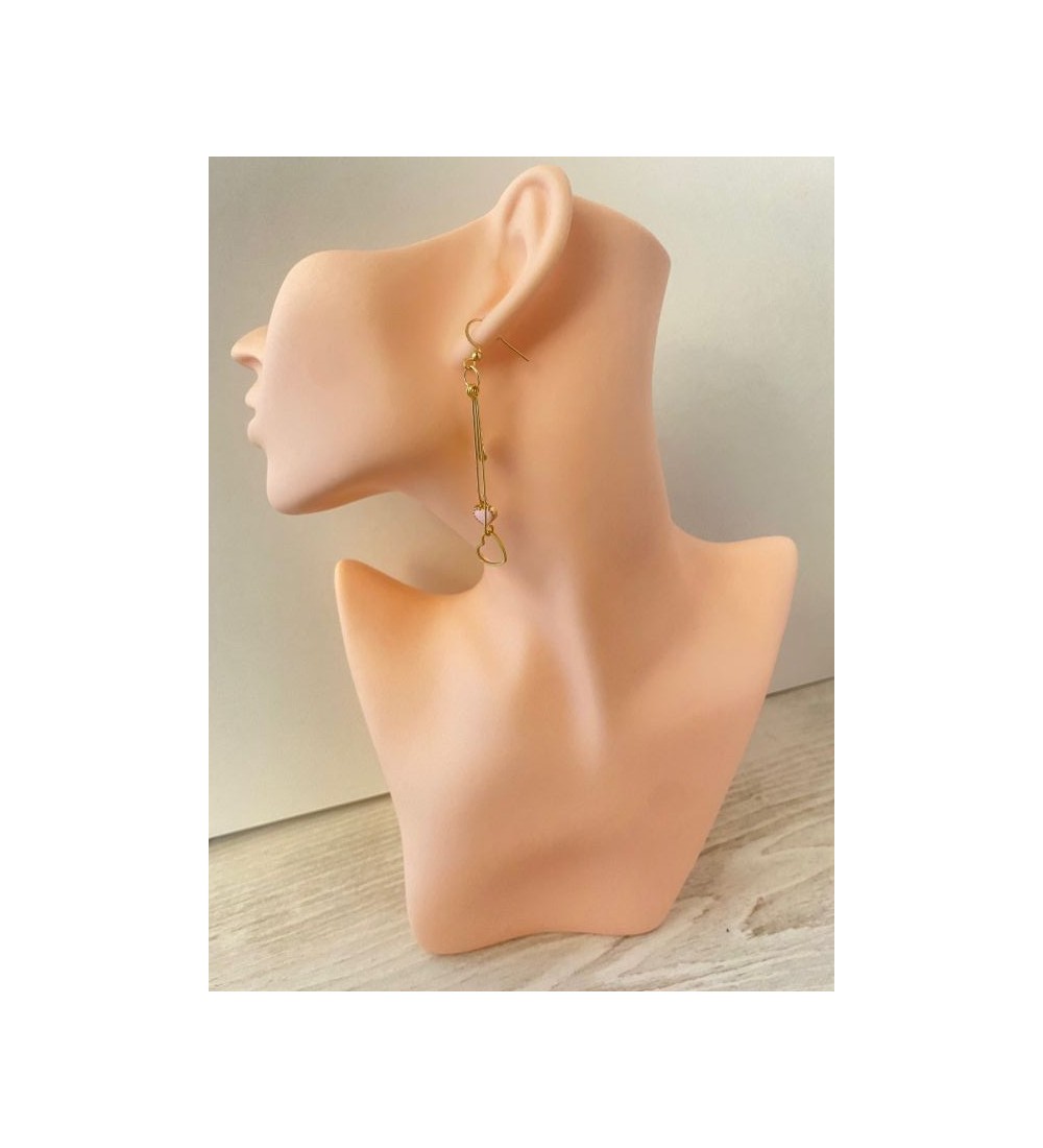 Boucles d'oreilles pendantes dorées avec coeur rose