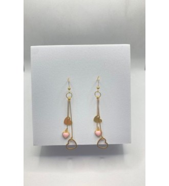 Boucles d'oreilles pendantes dorées avec coeur rose